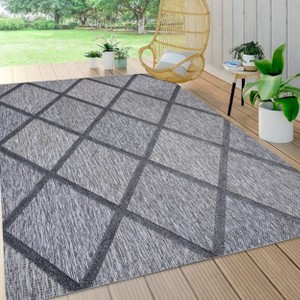 Salines Diamond Trellis Indoor/Outdoor Area Rug - JONATHAN Y - 1 of 4