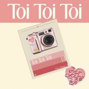 Hur Young Ji - Toi Toi Toi - incl. 108pg Photobook, Door Hanger, 2 Postcards, Sticker, Ticket, + 2 Photocards (CD) - 1 of 1