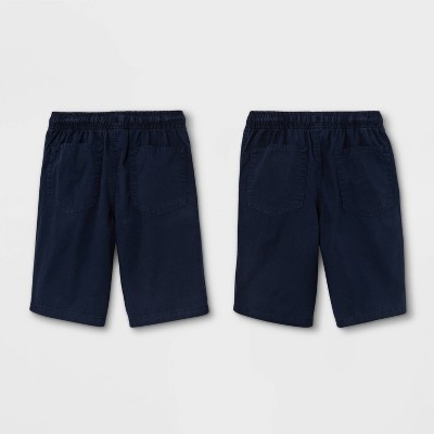 What goes with navy blue shorts