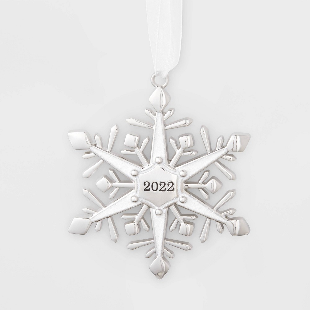Metal '2022' Snowflake Christmas Tree Ornament - Wondershop