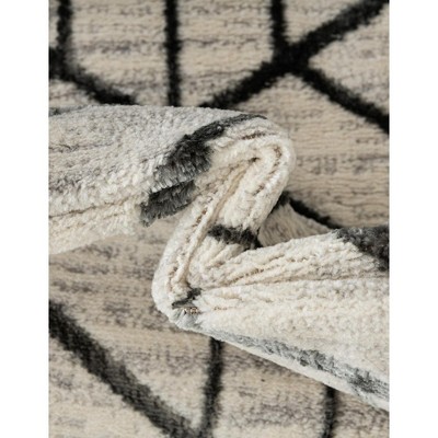 White Trellis Synthetic Stain-Resistant 8x10 Indoor Rug