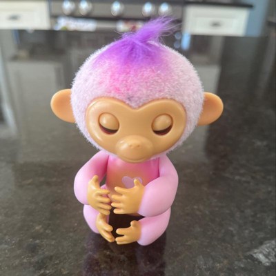 Fingerlings 2023 Nouveau bébé singe interactif réagit au toucher 70+ sons  et réactions Harmonie (rose)