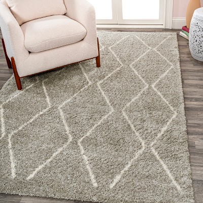 Catala Gray and Ivory Diamond Shag 5' x 8' Area Rug