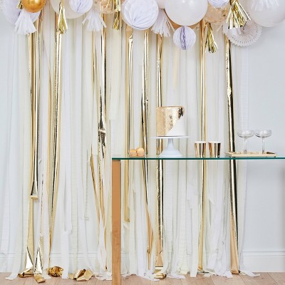 Party Backdrop Streamer Gold