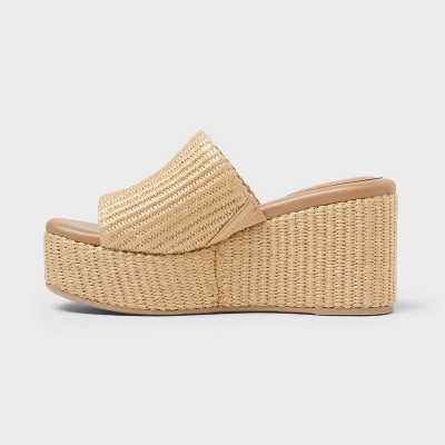 Women s Clove Round Toe Platform Heels - Universal Thread