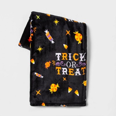 'Trick or Treat' Candy Halloween Throw Blanket - Hyde & EEK! Boutique™