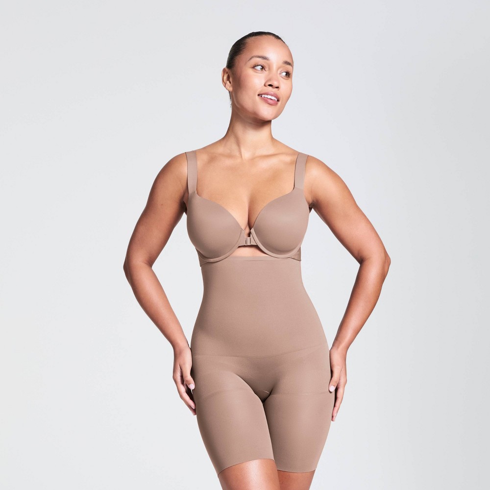 ASSETS by SPANX® SPANXsculpt® Women's Remarkable Results High-Waisted Mid-Thigh Shorts - Café Au Lait 1X