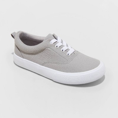 boys gray tennis shoes