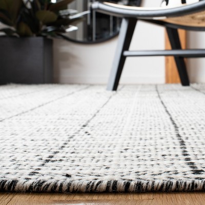 Handmade Black and Ivory Wool Tufted Rectangular Area Rug, 4' x 6'
