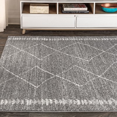 Gray Geometric 4' x 6' Reversible Synthetic Area Rug