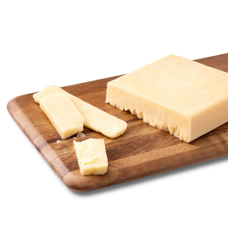 Signature Extra Mature White Cheddar Cheese - 7oz - Good &#38; Gather&#8482;, 3 of 5