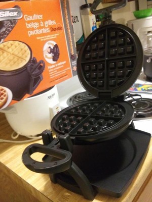BLACK+DECKER Rotating Flip Waffle Maker Restaurant Quality - WM1000B