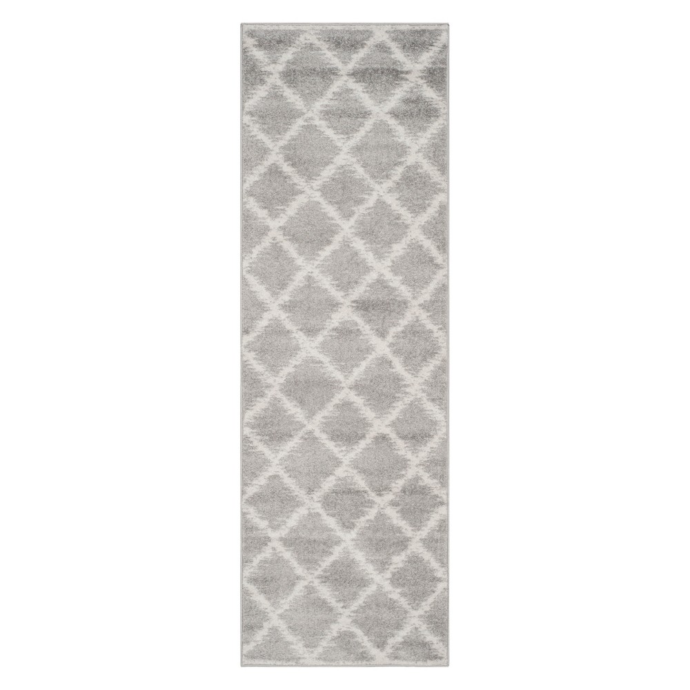 2'6inx6' Jamaica Geometric Accent Rug Silver/Ivory - Safavieh