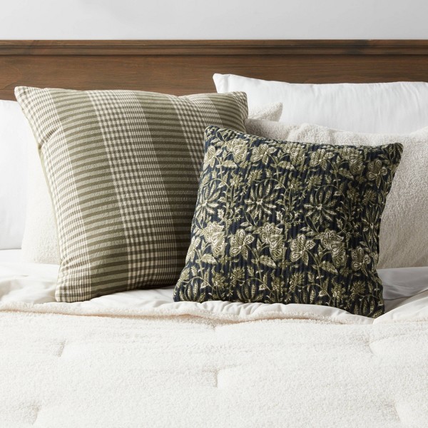 Cojín decorativo cuadrado de doble tela estampada en azul marino/verde/crema - Threshold™: tela de algodón, patrón botánico, para interiores 2
