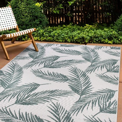 Green and White Tropical Palm Frond Reversible Indoor/Outdoor Area Rug 5'x7'