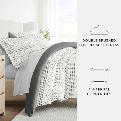 Gray and White Geometric Pattern King/Cal King Duvet Cover Set