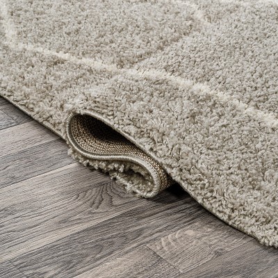 Catala Gray and Ivory Diamond Shag 5' x 8' Area Rug