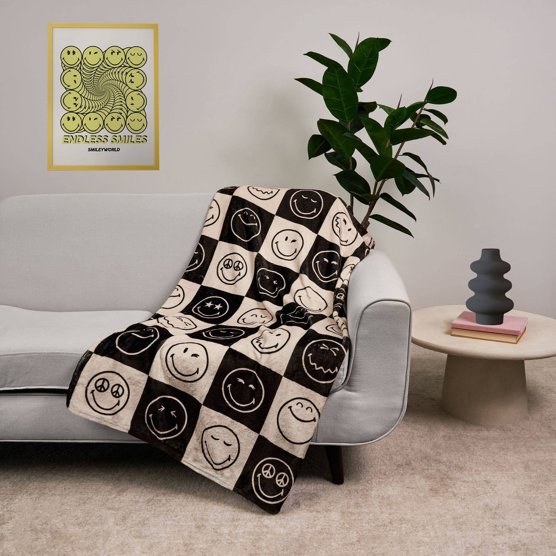 Yoobi SmileyWorld 50"x60" Faux Shearling Checkered Blanket Printed Black