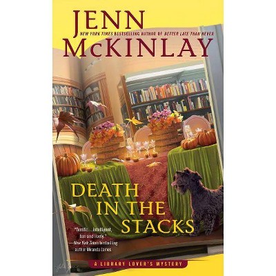 Death in the Stacks - (Library Lover's Mystery) by  Jenn McKinlay (Paperback)