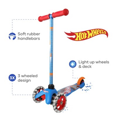 Hot Wheels Tilt and Turn Light Up 3 Wheel Scooter