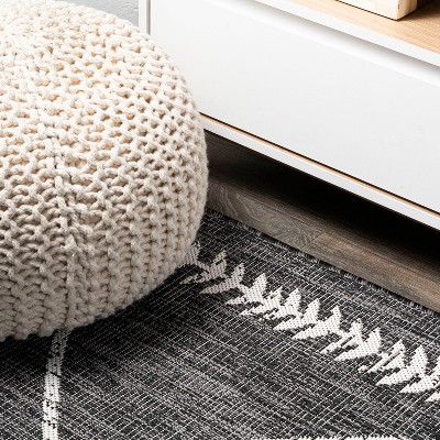 Handmade Boho-Chic Black/Ivory Diamond Trellis Synthetic Rug - 2x8 Feet