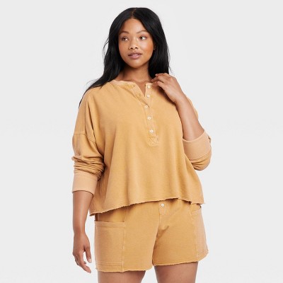 Women's Long Sleeve Henley Neck Cropped Shirt - Universal Thread™