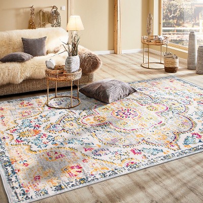 Bohemian Elegance Gray Distressed 5' x 7' Synthetic Area Rug