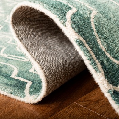 Lush Green and Ivory 4' x 6' Hand-Tufted Wool Area Rug