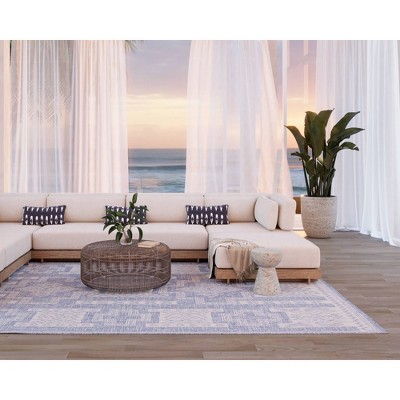 Blue Geometric Tufted Synthetic Indoor/Outdoor Rug 2' x 3'