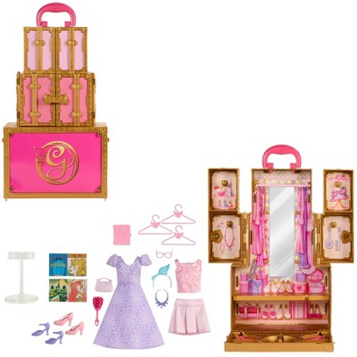 Universal Pictures’ Wicked Glinda’s Glamorous Closet, 2 Unique Looks, Surprises & 13 Accessories