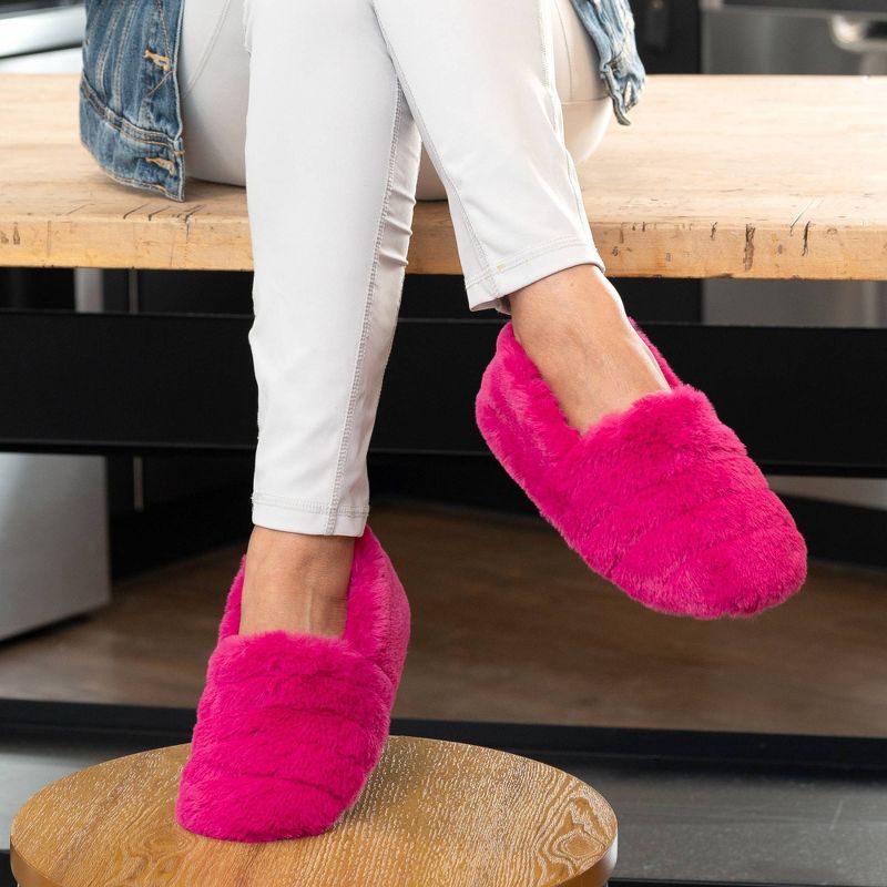 Isotoner Women's Shay Faux Fur Slip-on Slippers - Berry Pink, 6 of 8