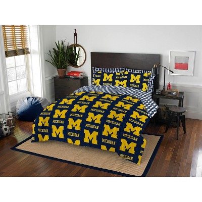 NCAA Rotary University of Michigan Wolverines 7 PC Queen Bed In Bag Set