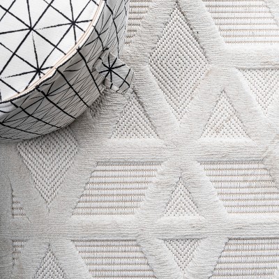 Ivory Geometric 4' x 6' Handmade Synthetic Indoor/Outdoor Rug