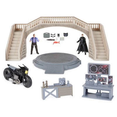 Photo 1 of DC Comics Batman Batcave with Exclusive Batman and Penguin Action Figure