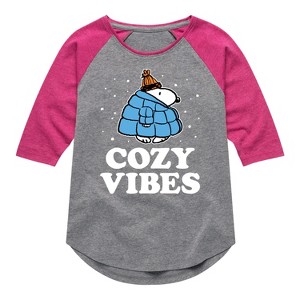 Girls' - Peanuts - Snoopy Puffer Cozy Vibes Shirt Tail Raglan Graphic T-shirt - 1 of 4