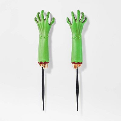 2pk Zombie Hands Halloween Decorative Yard Stakes - Hyde & EEK! Boutique™