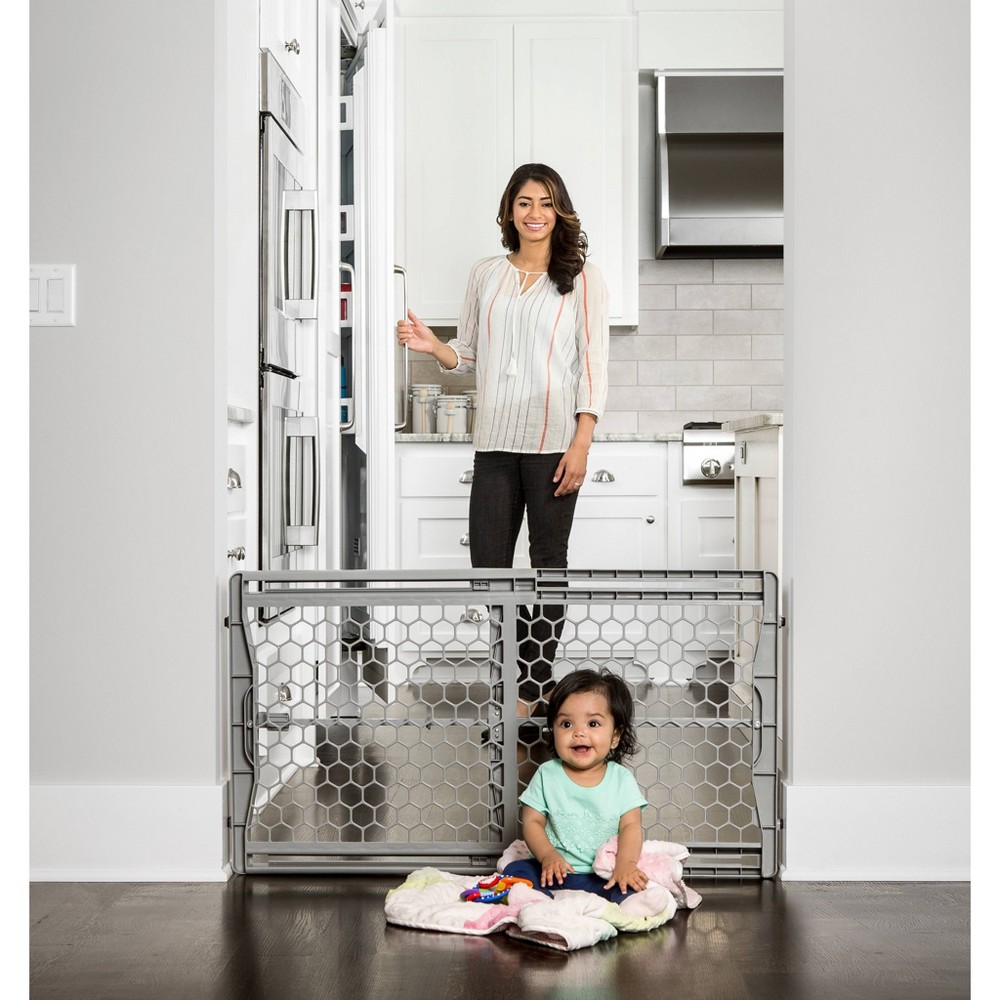Photos - Baby Safety Products Regalo Plastic Expandable Safety Gate