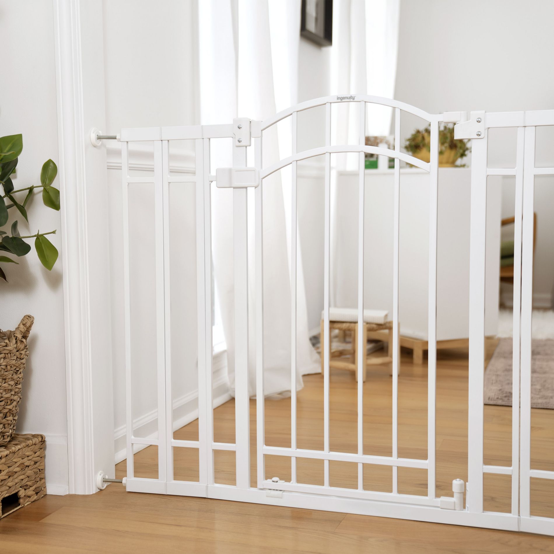 Summer by Ingenuity The Doorway 48W Series Baby and Dog Gate – White: Metal, Pressure-Mounted, 35.98" Height