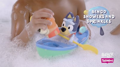 Bluey and Bingo Colorful Plastic Pull and Go Canoe Bath Toy
