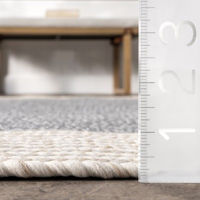 Elegant Gray Braided Synthetic 6' Round Indoor/Outdoor Rug