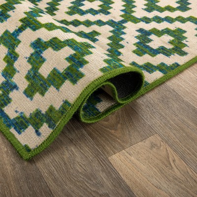 Green Geometric Trellis Indoor/Outdoor Nylon Runner Rug 2'x7'