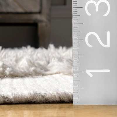 Handmade Ivory Wool Braided Round Shag Area Rug, 60 in Diameter