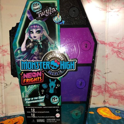 Monster High 12.75'' Skulltimate Secrets Neon Frights Twyla Fashion ...