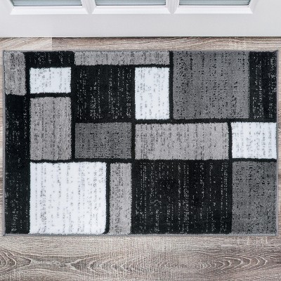 Reversible Gray Geometric Synthetic 5' x 7' Area Rug