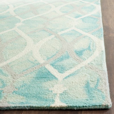 Handmade Tufted Wool Area Rug in Green and Ivory - 8' x 10'