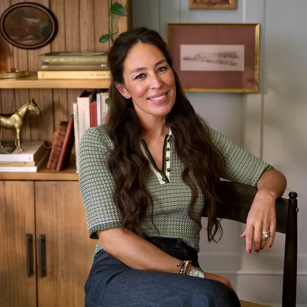 Joanna Gaines sitting in cozy atmosphere
Autumnal set dining table