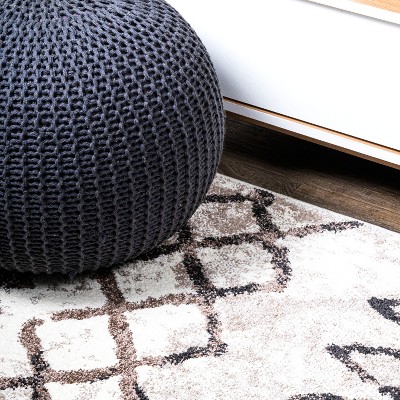 Ivory and Brown Reversible Diamond Synthetic Area Rug 5x8