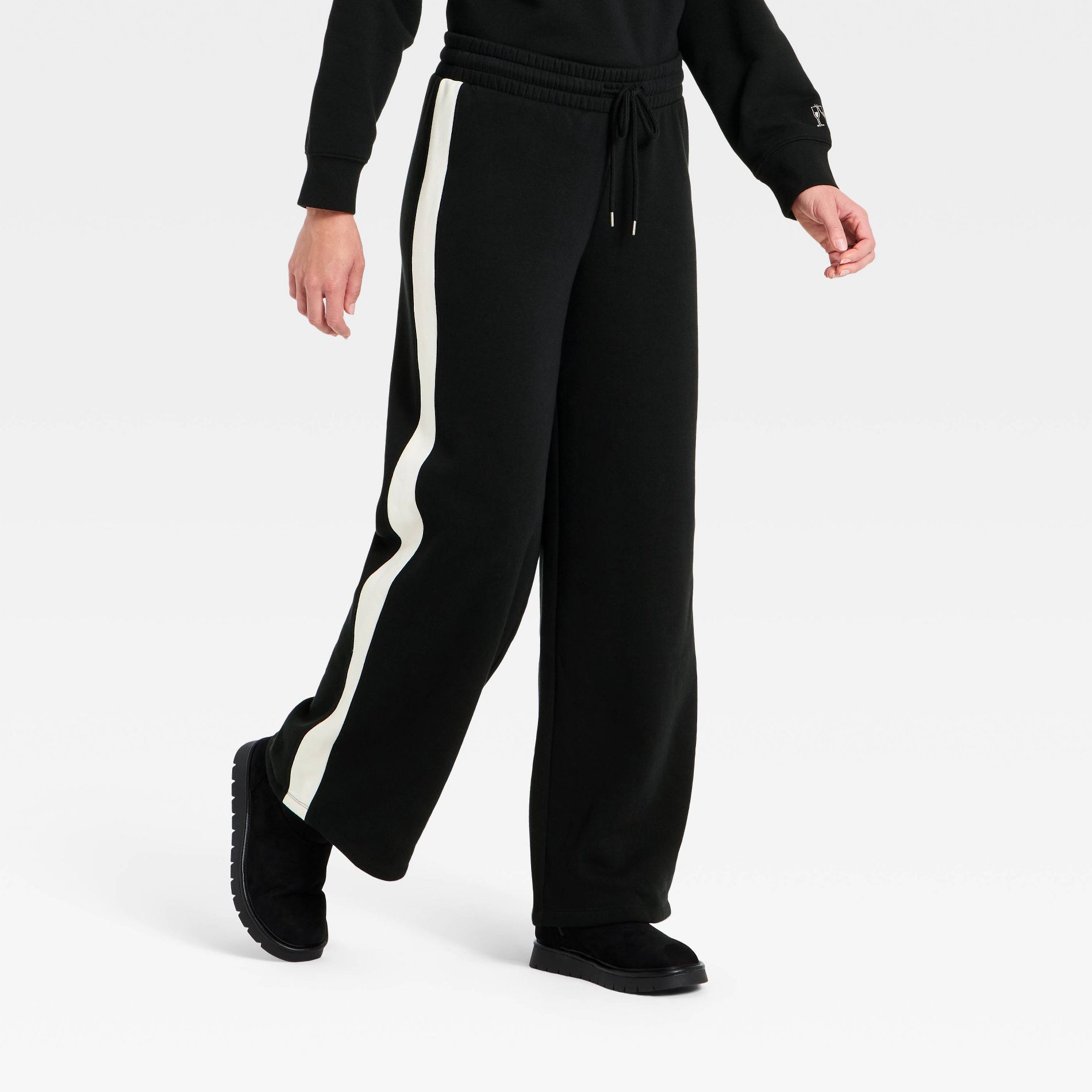 Women's Mid-Rise Straight Leg Pull-On Pants - Universal Thread™