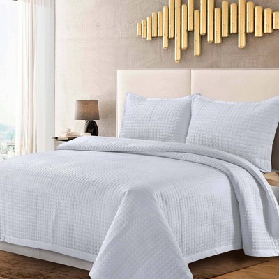 White King Microfiber Minimalist Quilt Set