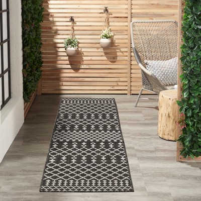 Black and White Moroccan Trellis Flatweave Outdoor Rug 2' x 6'